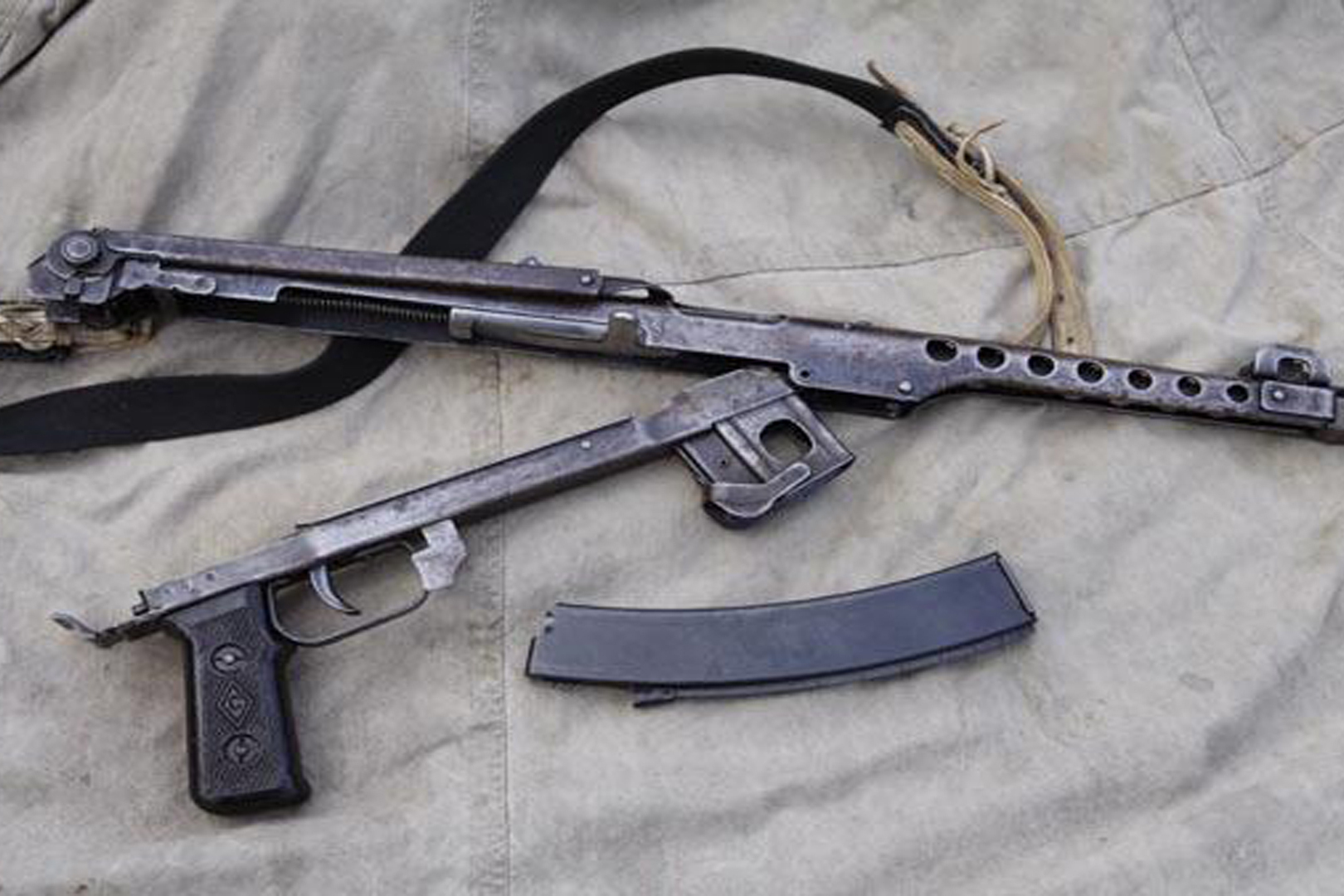 军事解说二战司登冲锋枪的改进型斯特林大兵的最爱