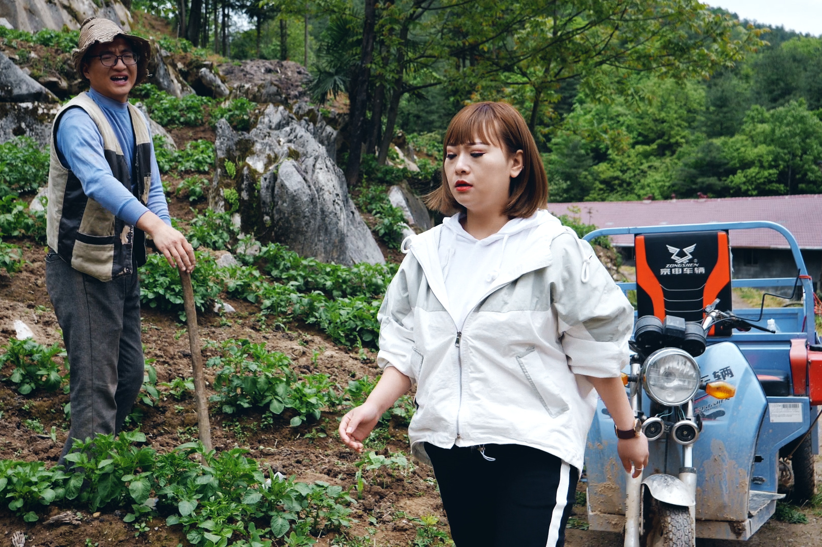 原创 【爆笑巫溪话】女儿返乡啃老,漂亮穷困潦倒,啷个搞?