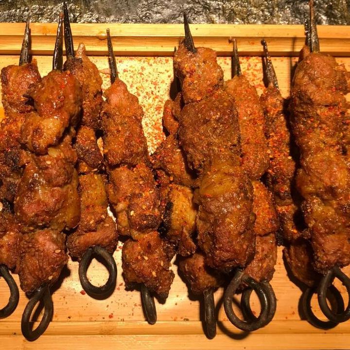 羊咩咩馕坑肉的烤羊前腿人间极致美味乌鲁木齐人的口福