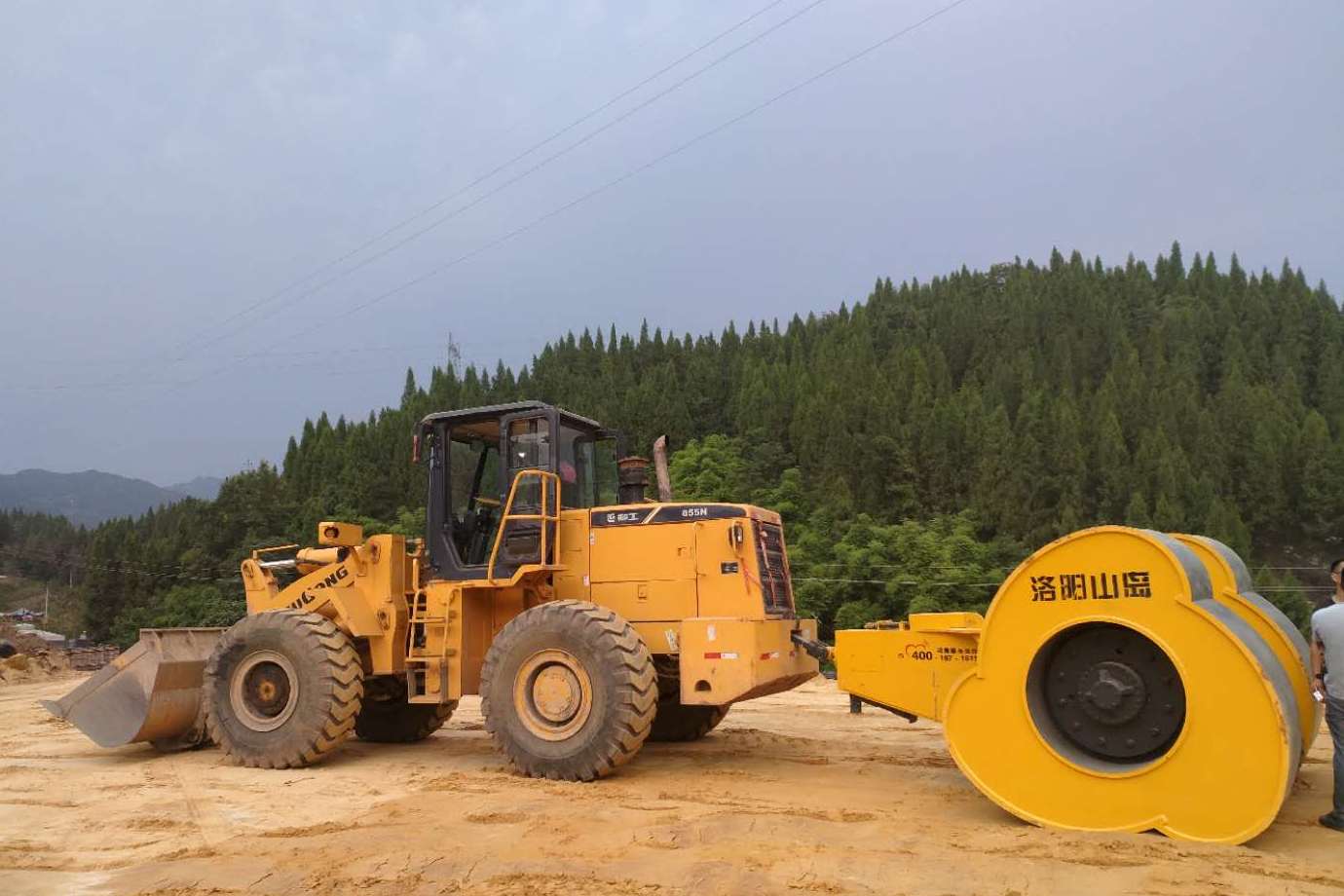 梅花碾压土方冲击压路机效果分析