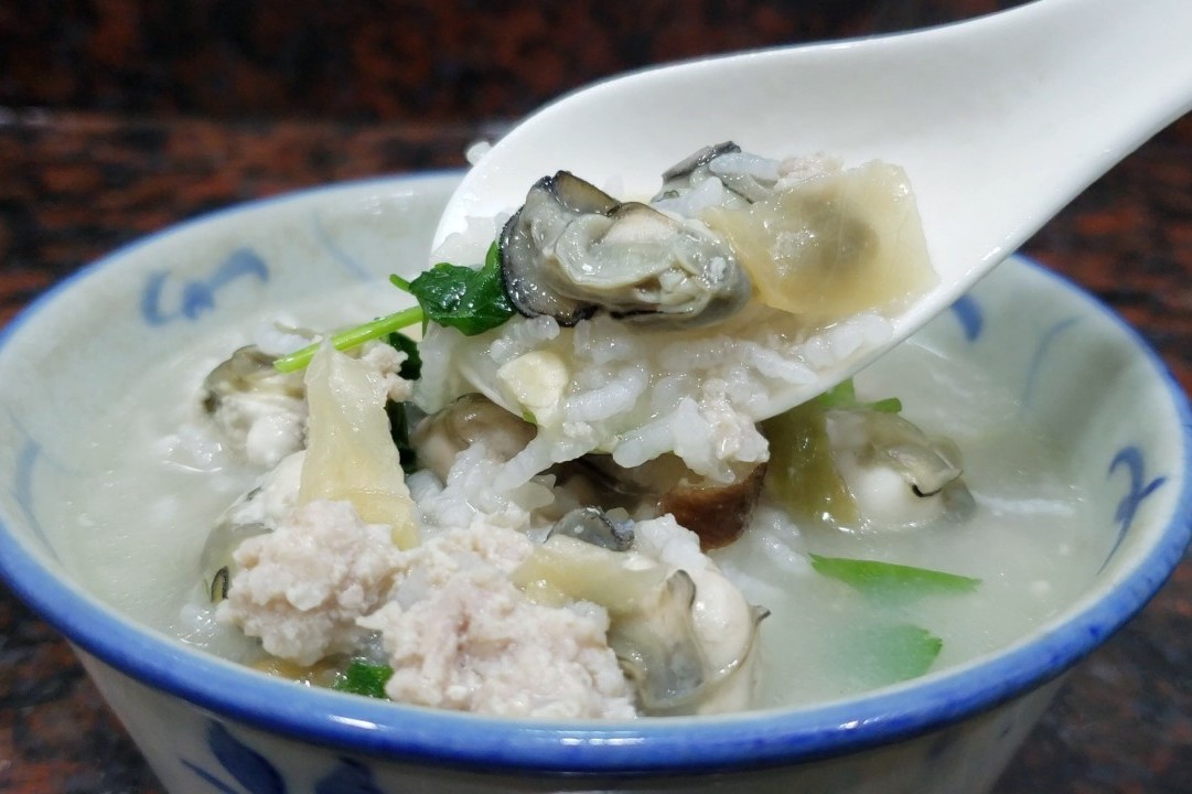 生蚝粥潮汕人爱吃的家常砂锅粥鲜香味美做法还很简单