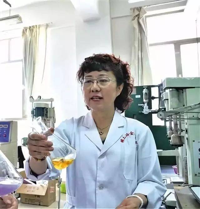 李梅李梅,女,汉族,1965年生于内蒙古鄂尔多斯市