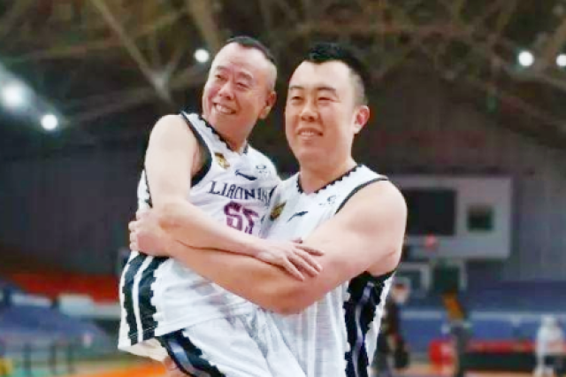 潘长江"父子"同框,吓得我手机都掉了!