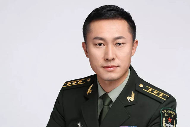 励志:他是陆军上校,教育硕士,用1本故事让孩子勇敢面对挫折