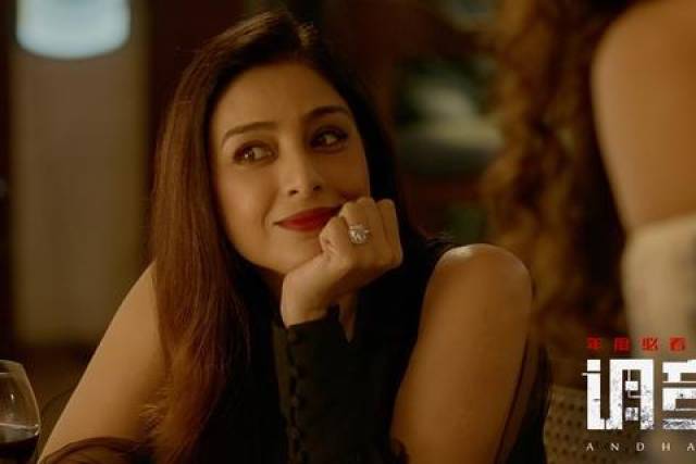 西米教你做人影片的前半程,留意到阿卡什"装瞎"破绽的蛇蝎毒妇西米,对