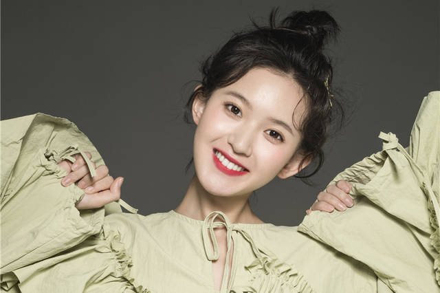 季美含新剧《绿水青山带笑颜》开机 "小镇千金"执着追爱