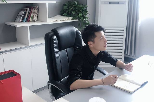 时尚先生胡义专访:护肤首先要了解自己