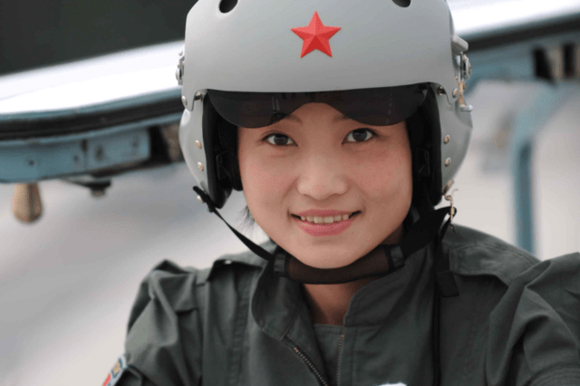 《我和我的祖国》5位原型：杜江撞脸升旗手，女飞行员牺牲太虐心_安文彬