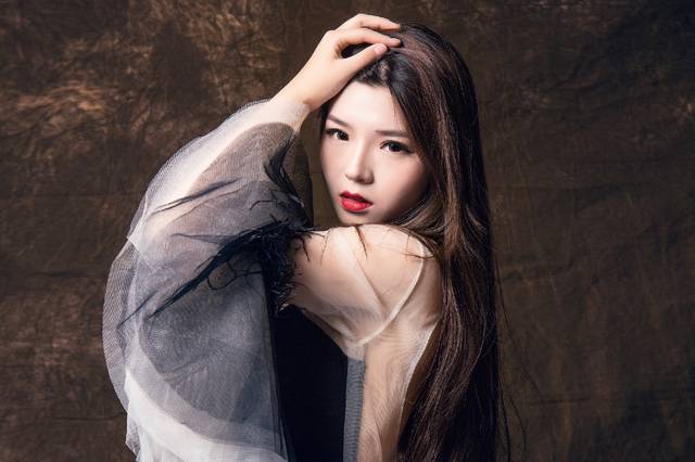 郑楠一个有魅力的女孩,做自                    自己!