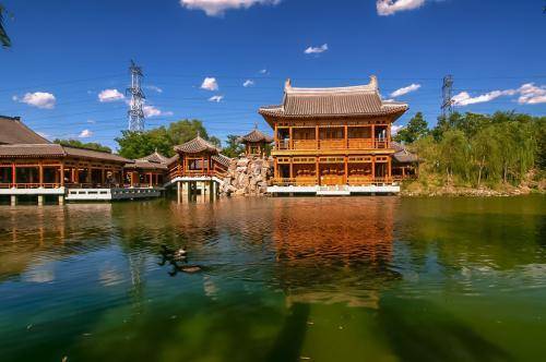 北,中三园梅园,曲水园,文园,芙蓉园和烟雨楼交通:西四环富丰桥下往西