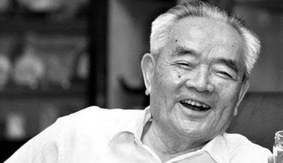 万海峰对万晓援做了要求,进入部队后不准提及他的名字,要想晋升就要靠