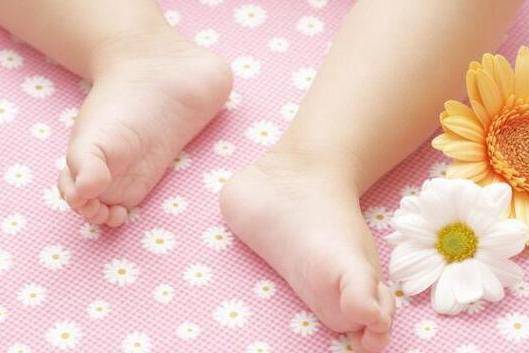 宝宝手脚心热,是积食了吗?宝宝夏天积食有什么症状?