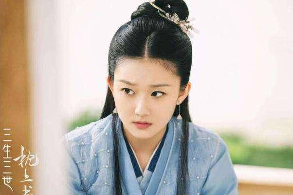 来头巨大,她是光神的转世之身,和曾经的天地共主东华帝君以及魔祖少绾