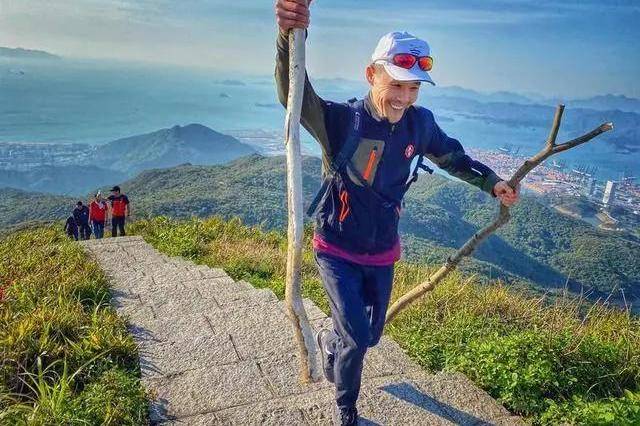 69岁的王石还坚持日常运动,跑步,攀岩,赛艇,爬山……8天完