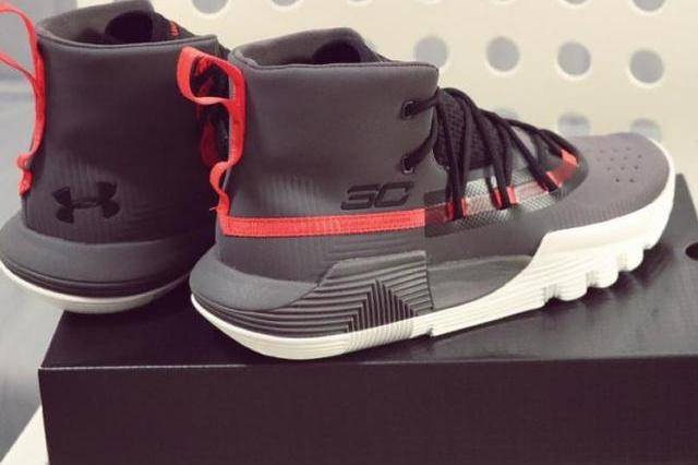 联名nba球员库里推出的缓震球鞋,型号:恩比德sc3zeroii,售价人民币800