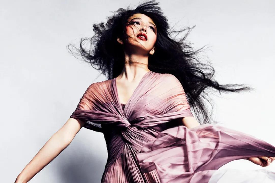 木村拓哉大女儿宣布出道！写真曝光俏丽身形，网友评论却褒贬不一
