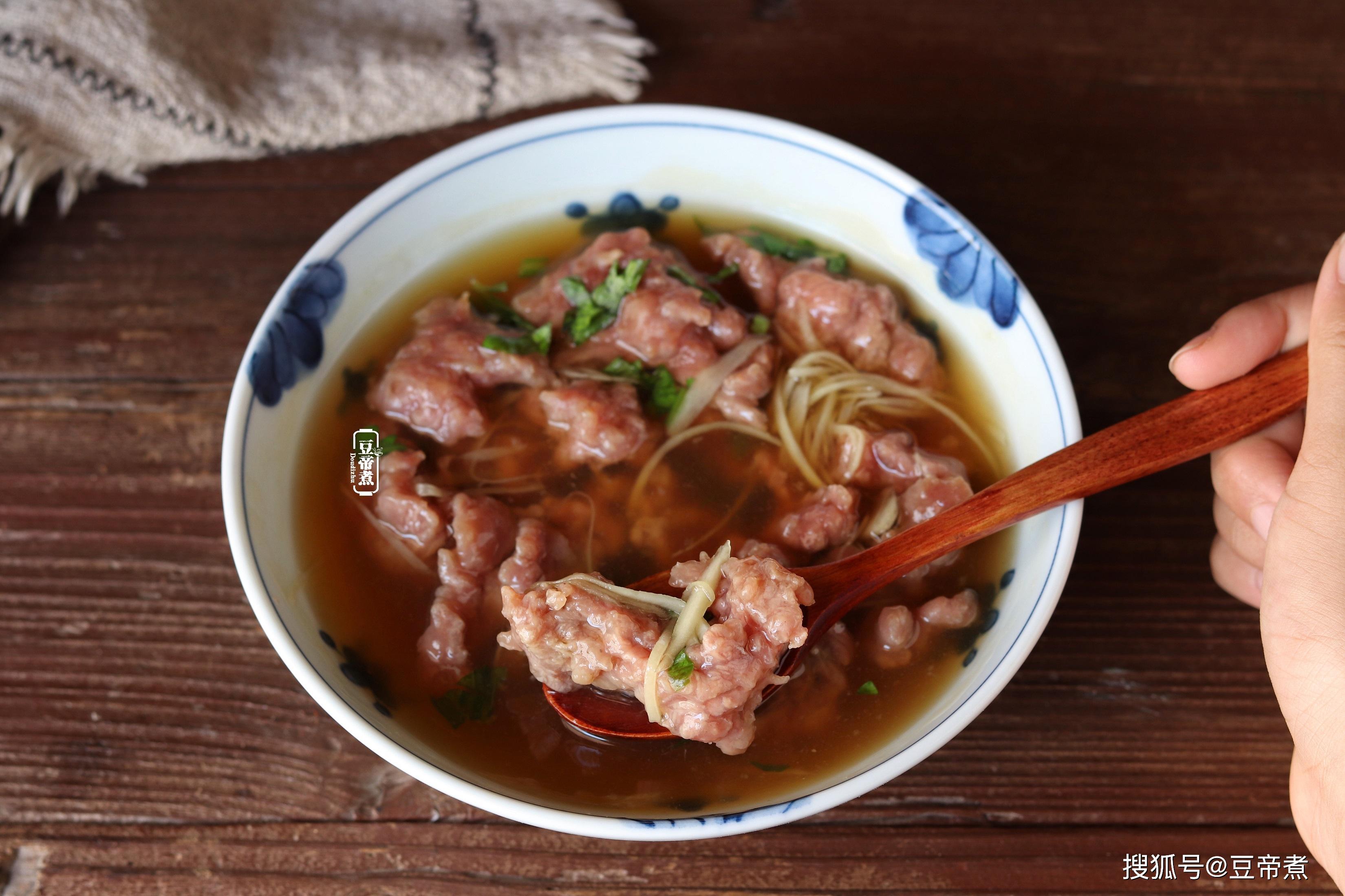 所熬的汤不仅能煮汤,煮面还能做其他美食,那做牛肉羹的话有原汤的情况