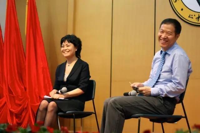 15岁下乡务农，33岁成为国宝级专家，54岁娶回正部级美女作家！_华生