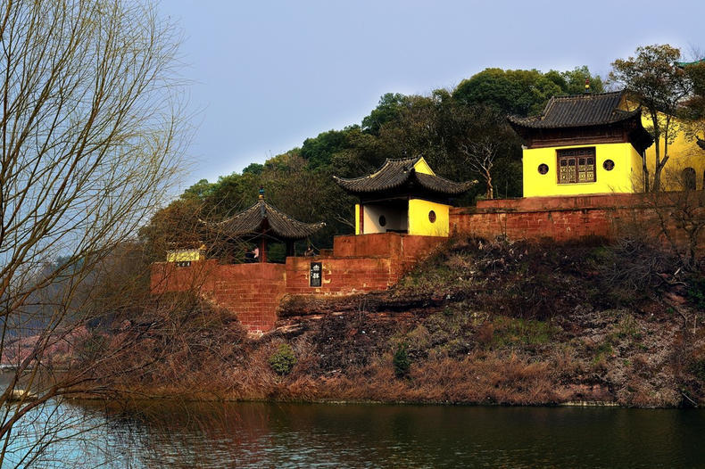 风景如画的黄州赤壁，苏东坡写下赤壁怀古_苏轼