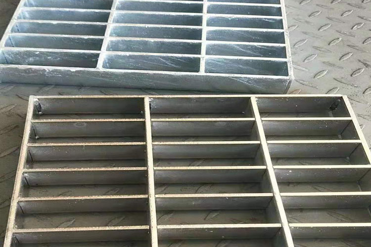 热镀锌钢格板生产工艺及压焊方式_扁钢