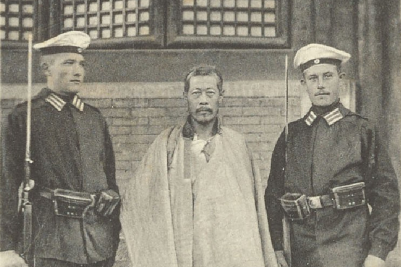 老照片:德军镜头下1900年的北京,清军军官被捕,百姓被抓壮丁_士兵