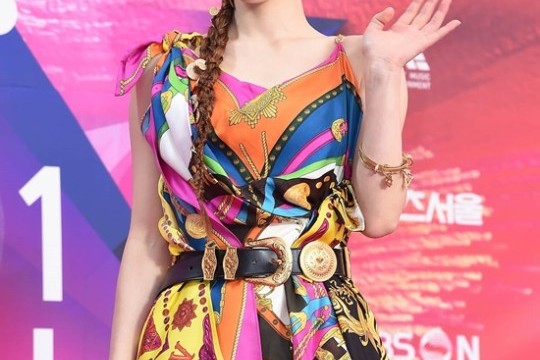 泰妍：确定5月4日正式回归，新曲Happy呼之欲出_音源