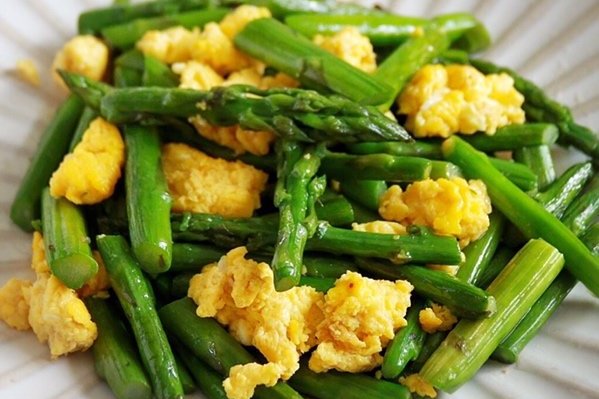 原创 健康低卡家常菜,芦笋炒鸡蛋,做法简单,美味营养,超下饭