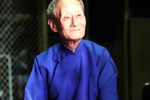 在徒子徒孙的传承上,张寿臣显然比李德钖更好,他徒弟众多,光七位大师