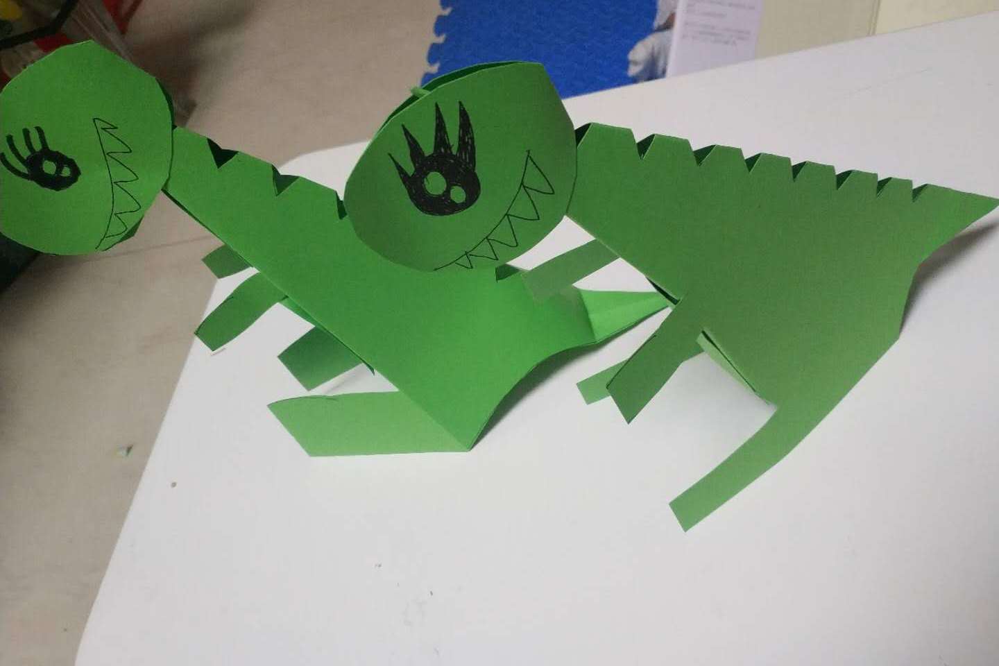 蒙氏手工卡纸恐龙