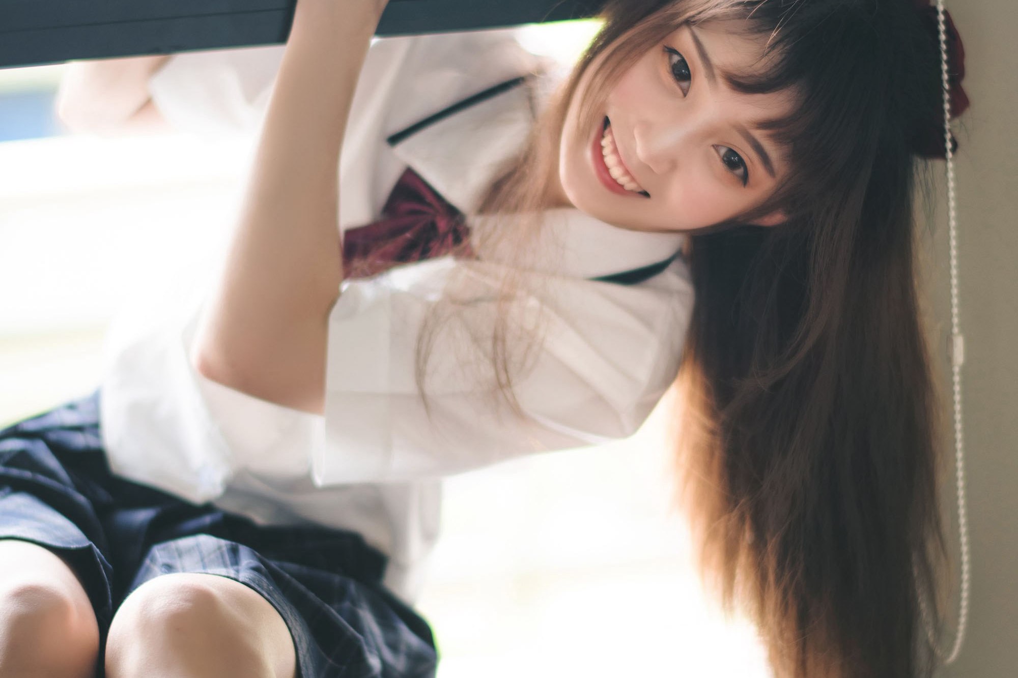 jk,不得不提的还有知名制服摄影师青山裕企,他以拍摄制服少女为主题的