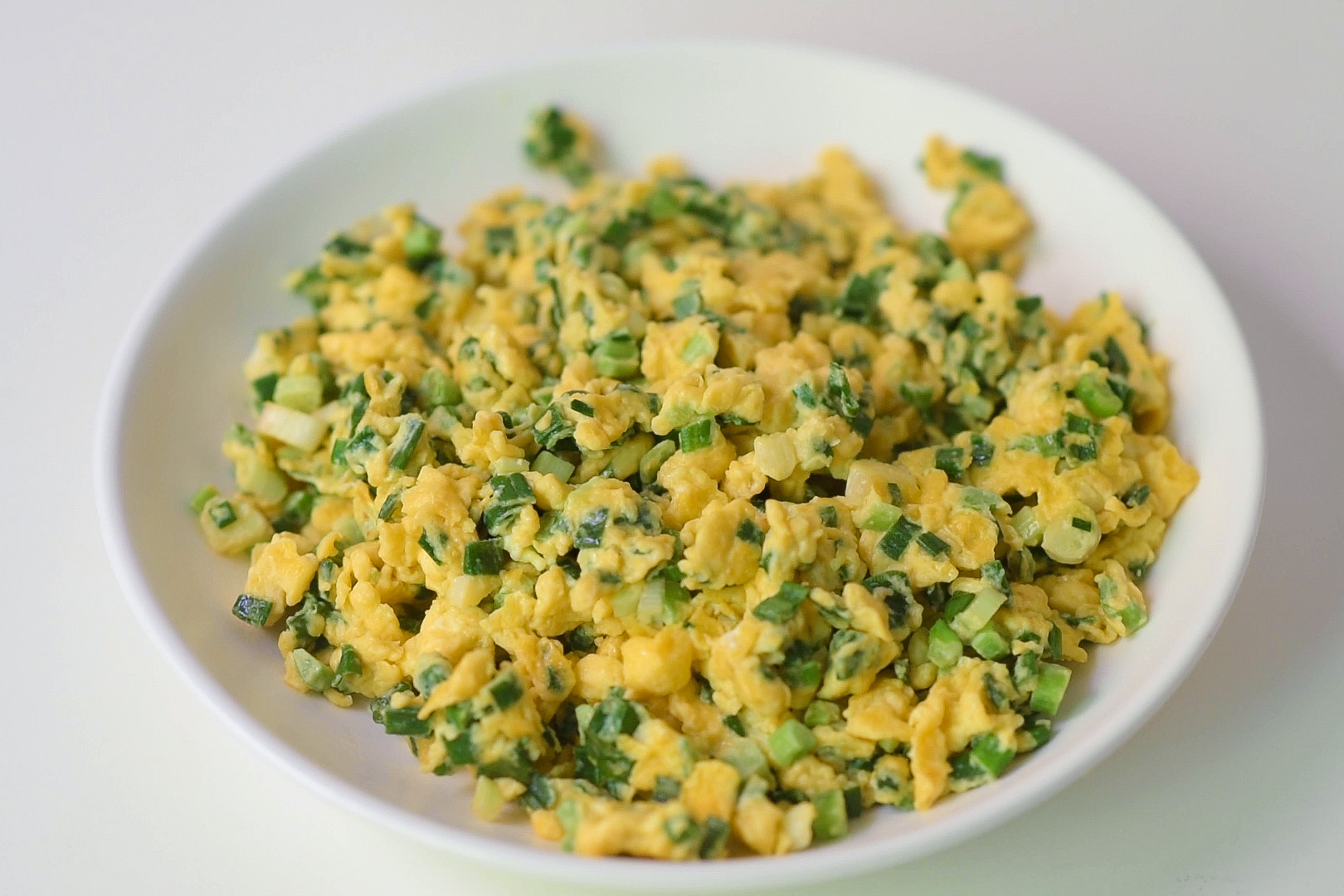 小葱炒鸡蛋一道简单好做的家常菜上桌全扫光