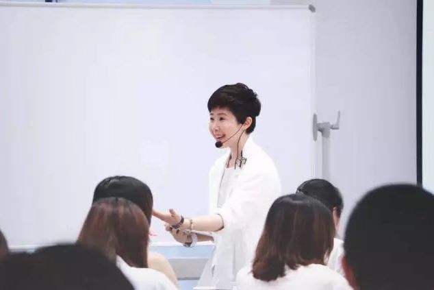 钟sir带你了解2020春季服饰有哪些流行配饰_策划