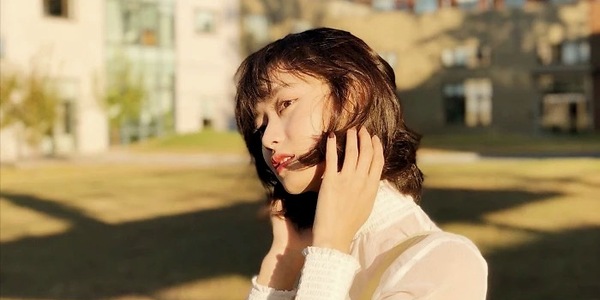 《唐人街探案》牙套妹让人觉得恐怖,现实生活中却是很美