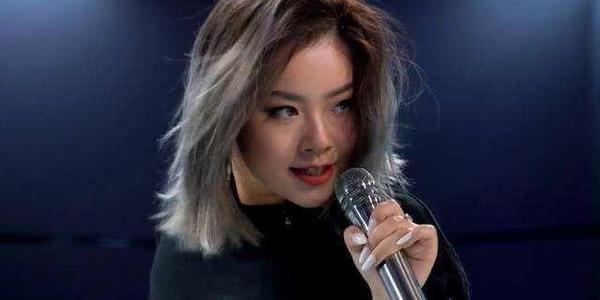 创造101王菊果然够slay,捐数万条安心裤给女医生,被网友大赞