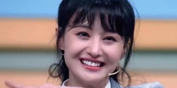 十年后再见郑爽一直在偷偷看他,其实十年前他俩本是有故事的