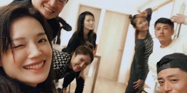 霍建华林心如带女儿游巴厘岛享受亲子乐,两夫妻甜蜜恩爱默契十足