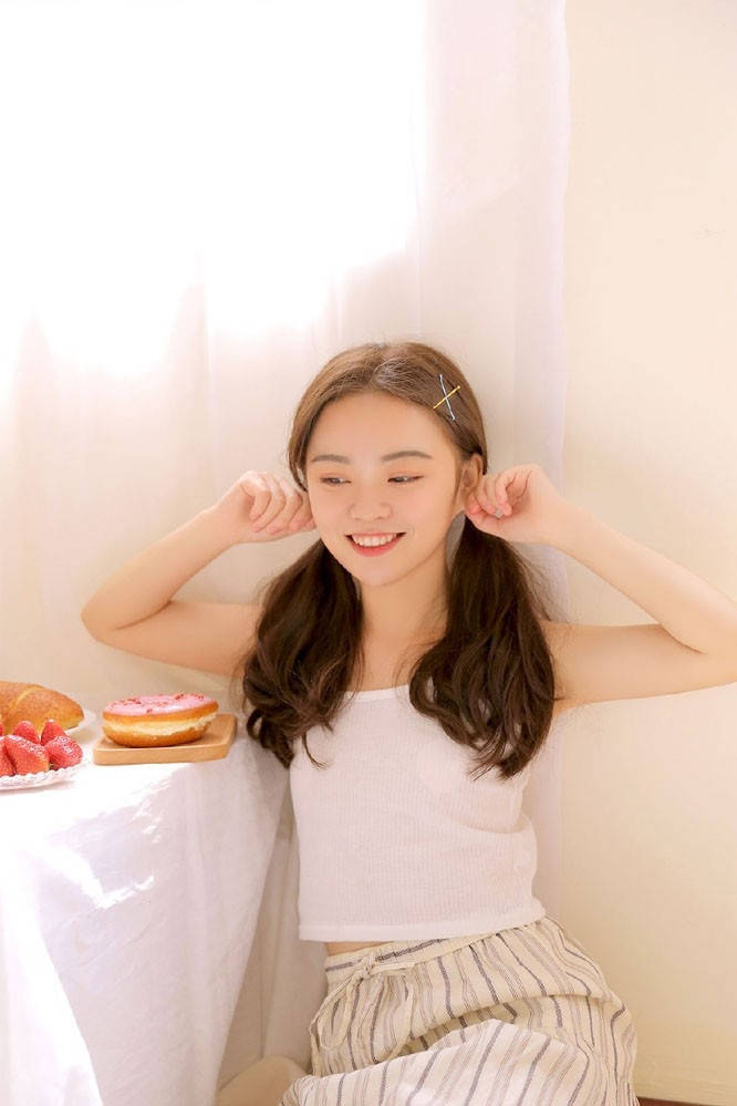 双马尾美少女俏皮写真图片