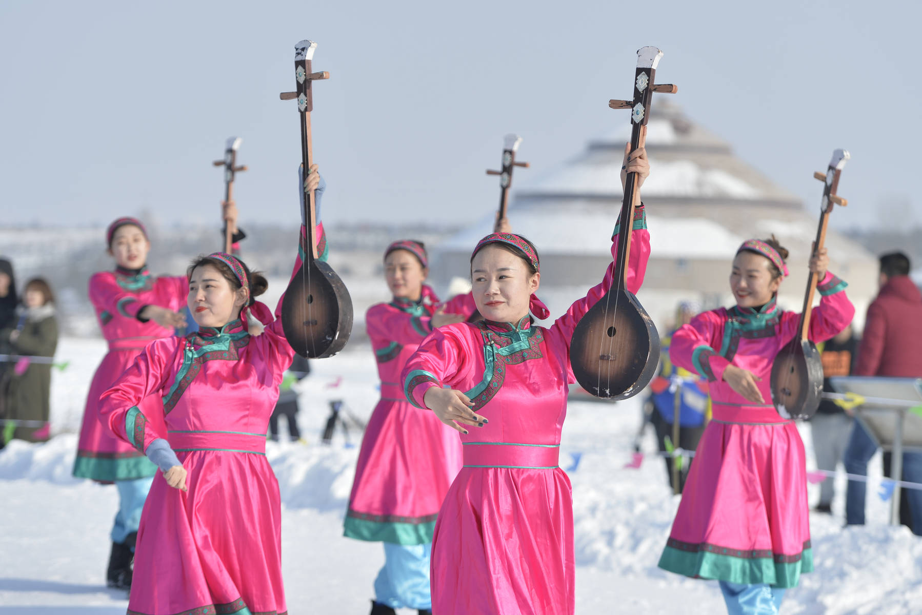 鄂尔多斯冰雪那达慕，雪地赛马、射箭等热闹纷呈-搜狐大视野-搜狐新闻
