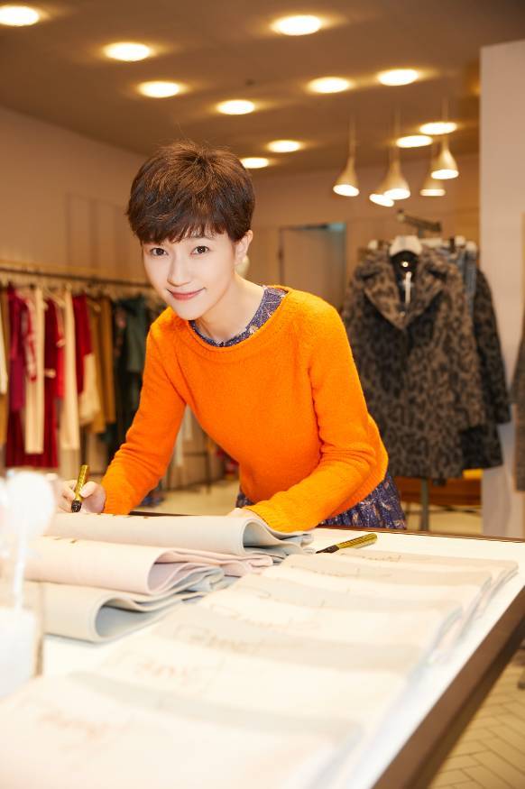 maxco焦俊艳相对复古绝对帅气