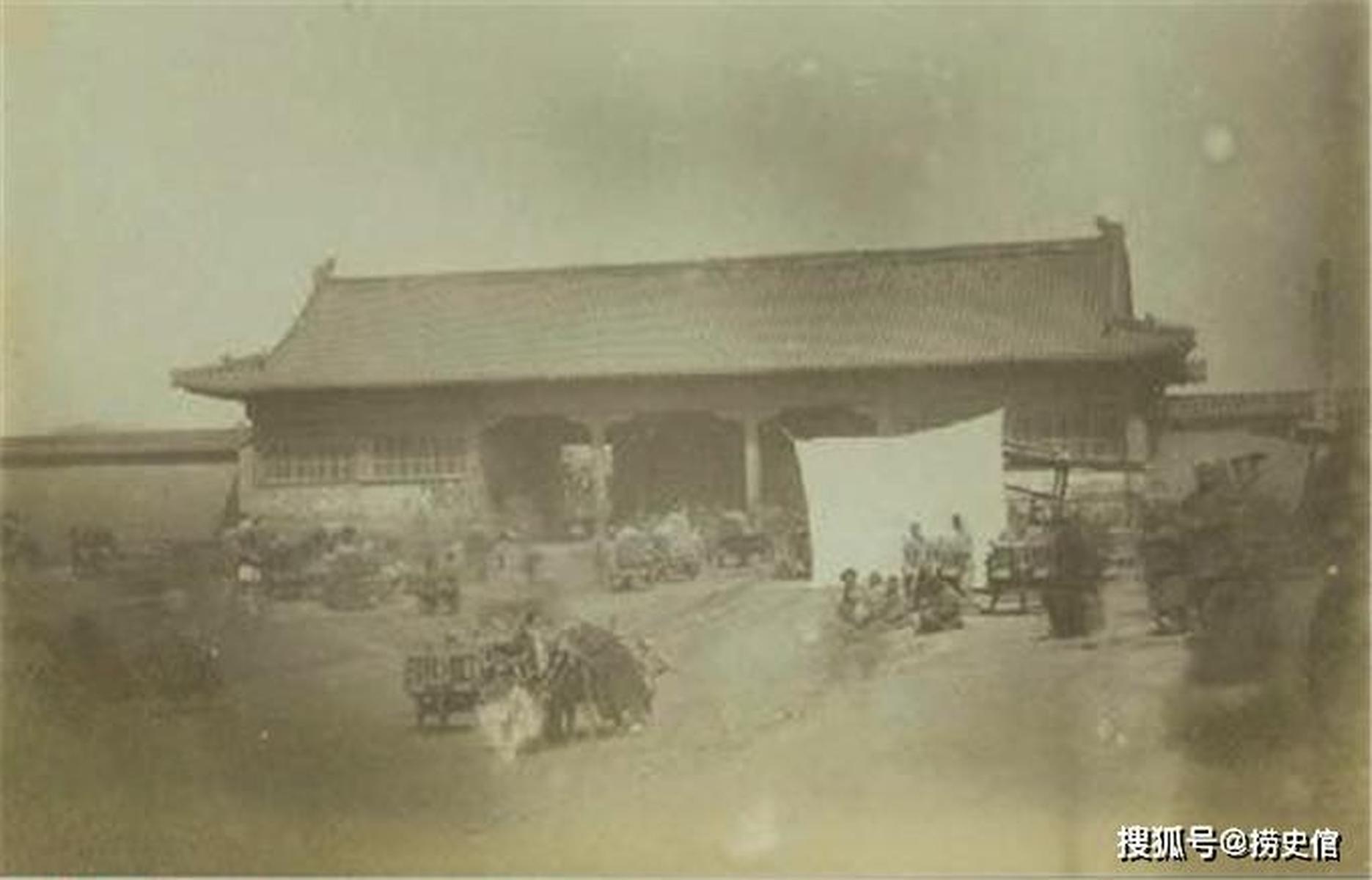 老北京地安门你再见不到了,当年溥仪由此离开皇城