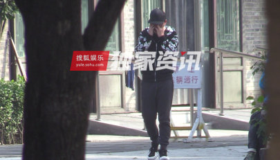 瘦脸仪排行_熊黛林2岁女儿拿她瘦脸仪美容,有模有样超臭美,惹得她哭笑不得
