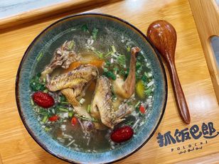 喀赞其真是条宝藏街!嘴馋想吃碎肉抓饭、羊肉纳仁、薄皮包子、鸽子汤和自制酸奶子在这家店都能找到!-搜狐大视野-搜狐新闻