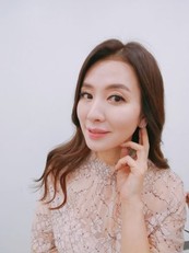 李一花戏外优雅高贵 年轻外貌惊艳众生 请回答1988自毁形象演大妈-搜狐大视野-搜狐新闻