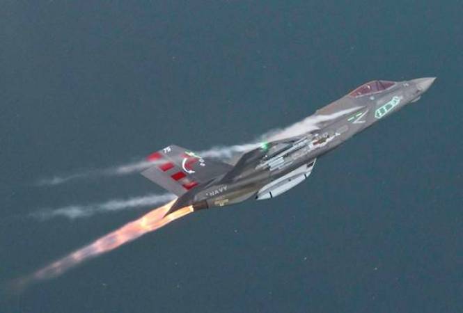 为何战斗机有那么长尾焰看完解开迷惑