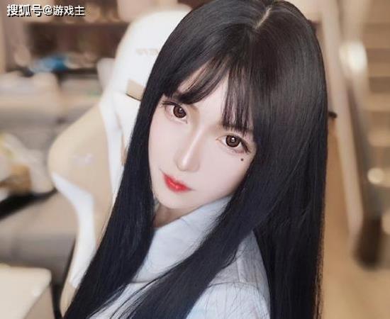 英雄联盟解说腐团儿晒出素颜照网友天生丽质本来就很美