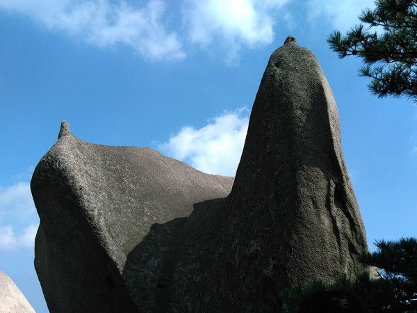 一柱擎天山的图片高清图片