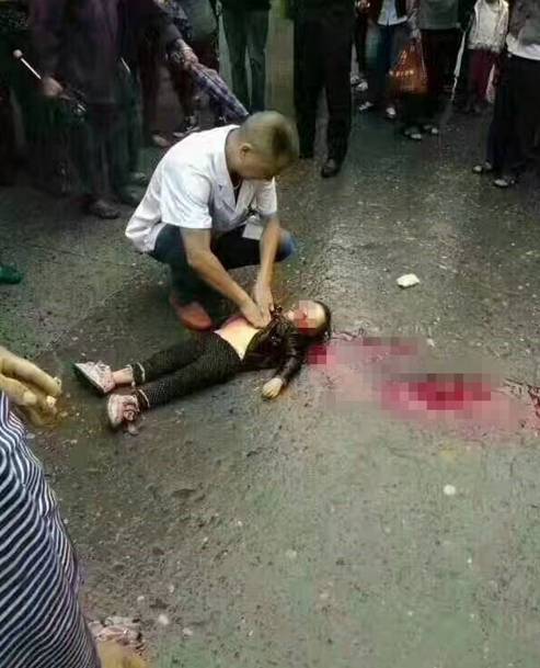 女孩被送上救护车事后,泸州市合江县公安局甘雨派出所对此次意外事故