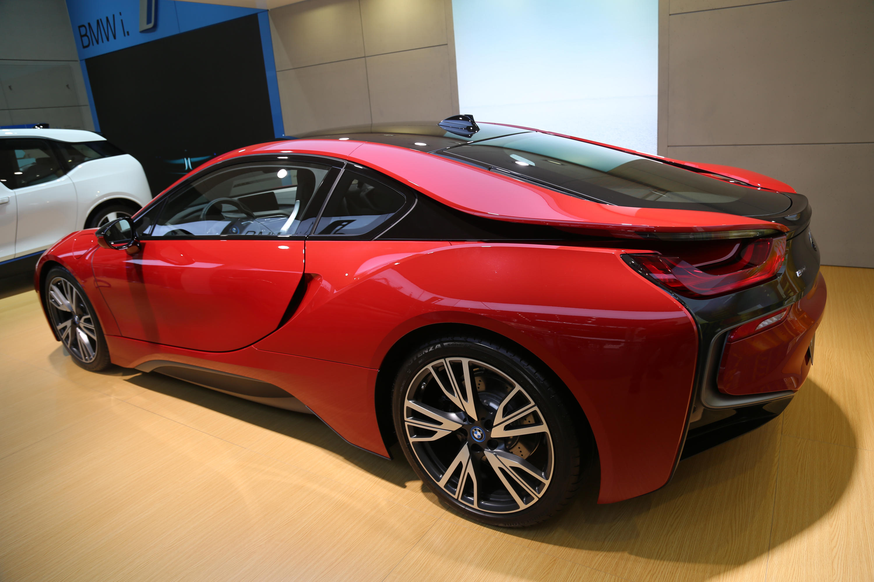 惊艳,那一抹红,宝马bmw i8 质子红限量版实拍!