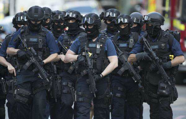 英国特警武装图片