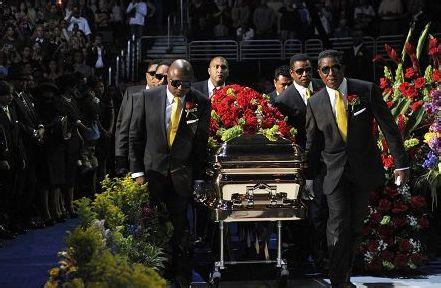 15张迈克尔杰克逊葬礼照片震撼粉丝全世界都哭了